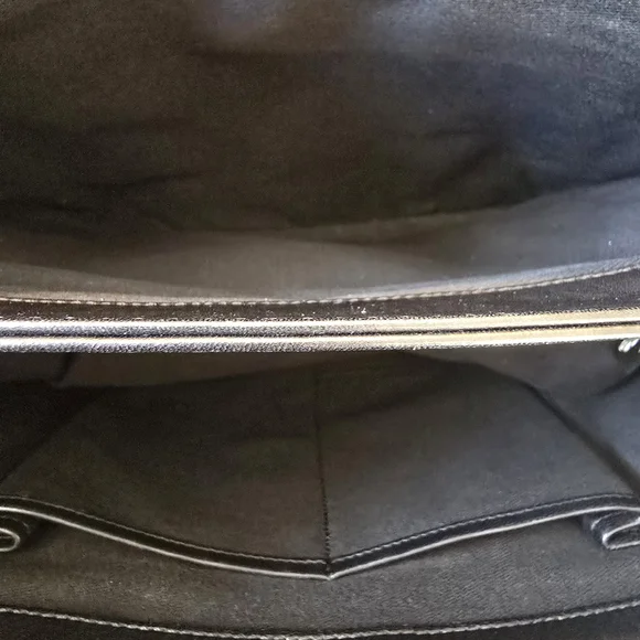 Valentino Garavani VINTAGE SATCHEL Black Leather Bag - Picture 12 of 16